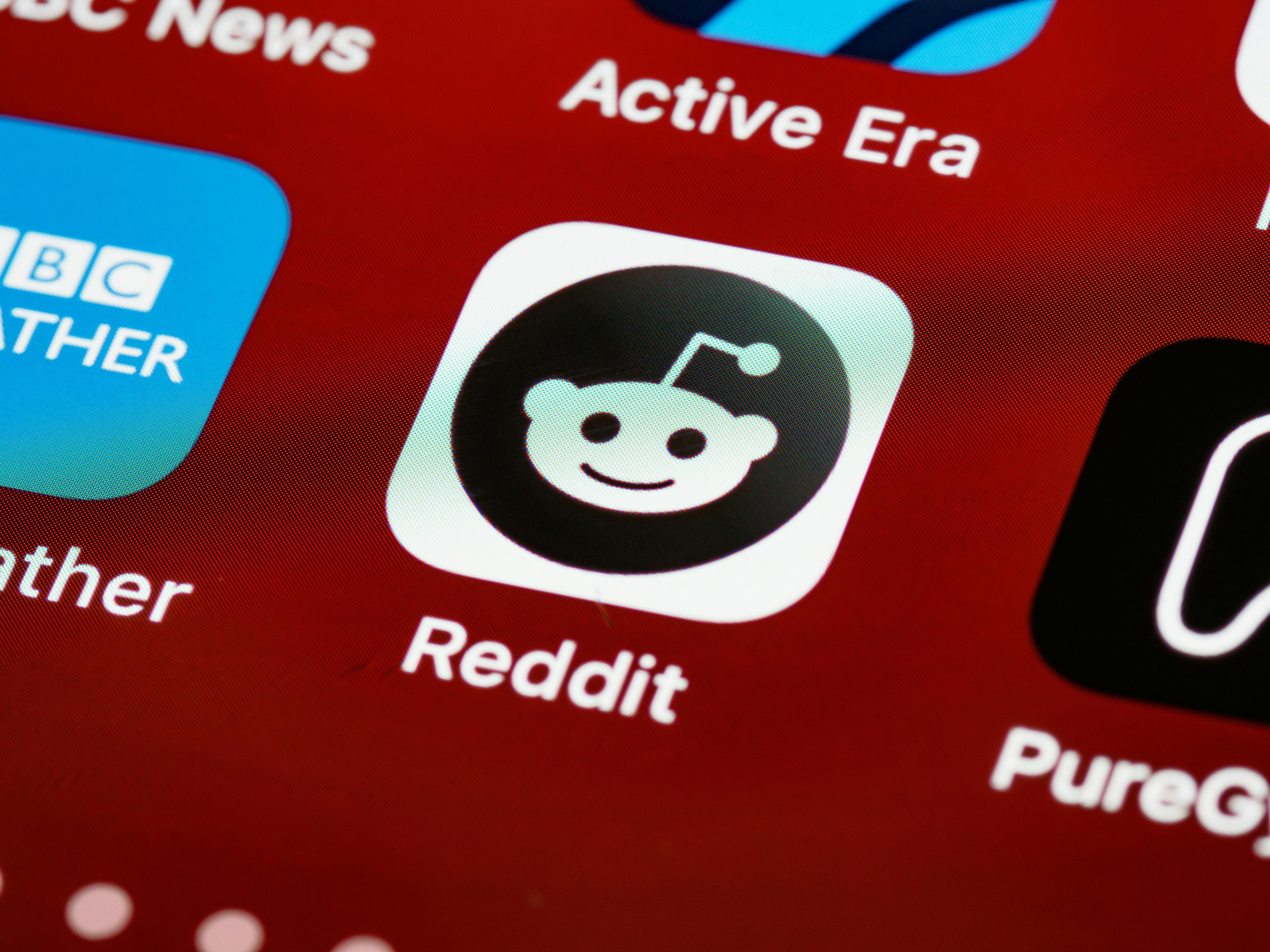 Australia broadens its social media ban for under&16s to include Reddit and Kick, which join Facebook, Instagram, Threads, Snapchat, TikTok, X, and YouTube (Clare Armstrong/ABC)