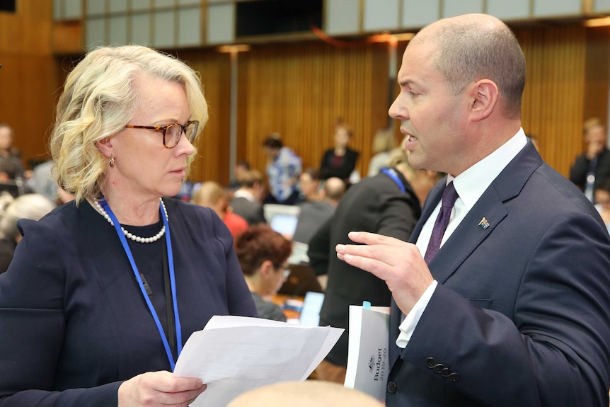 Tingle in lockup talking to Frydenberg.