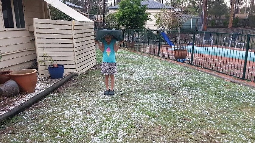 Hail falls at Anstead