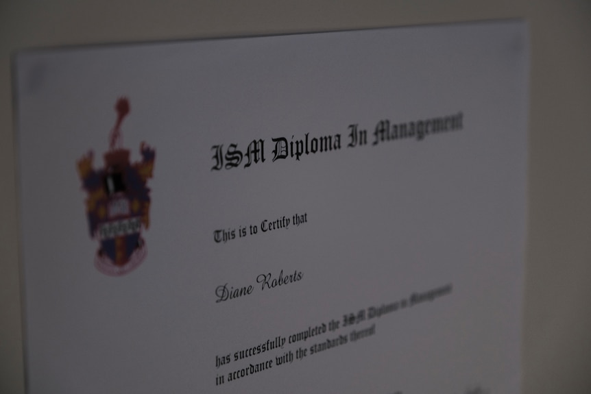 documento que muestra el diploma en administración