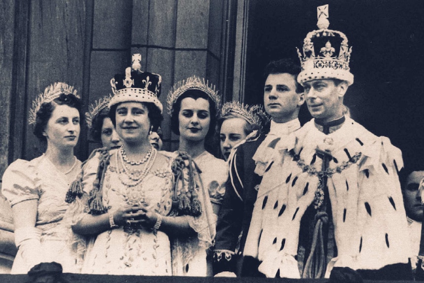 1937 年，王太后与乔治六世国王和王室成员。