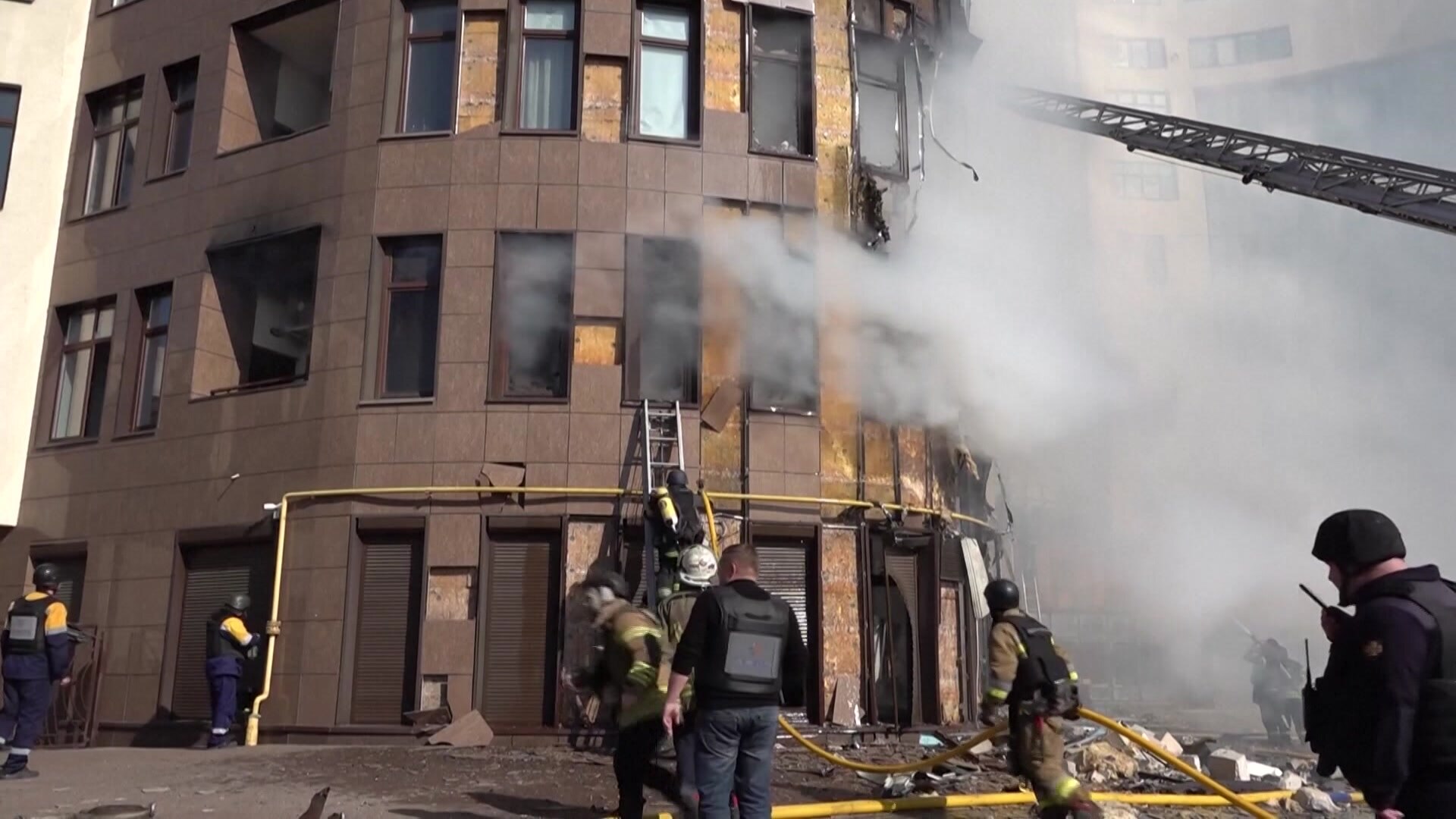 Russia escalates daytime strikes on Ukraine - ABC News