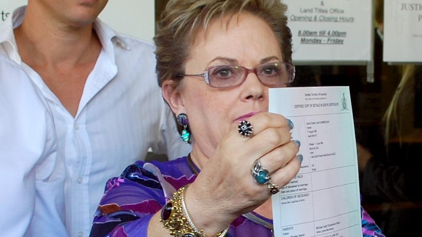 Lindy Chamberlain-Creighton holds Azaria's death certificate outside the Darwin Magistrates Court.