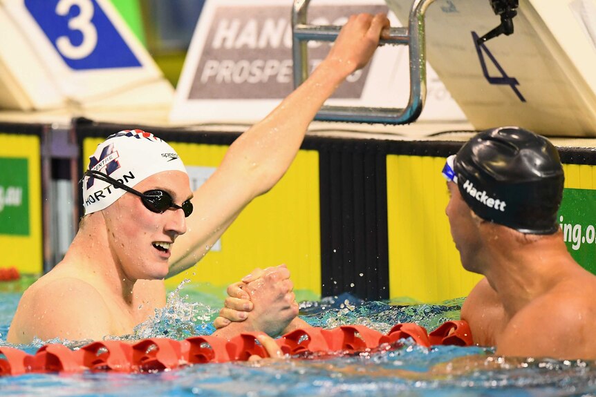 Grant Hackett congratulates Mack Horton after the 400m freestyle final
