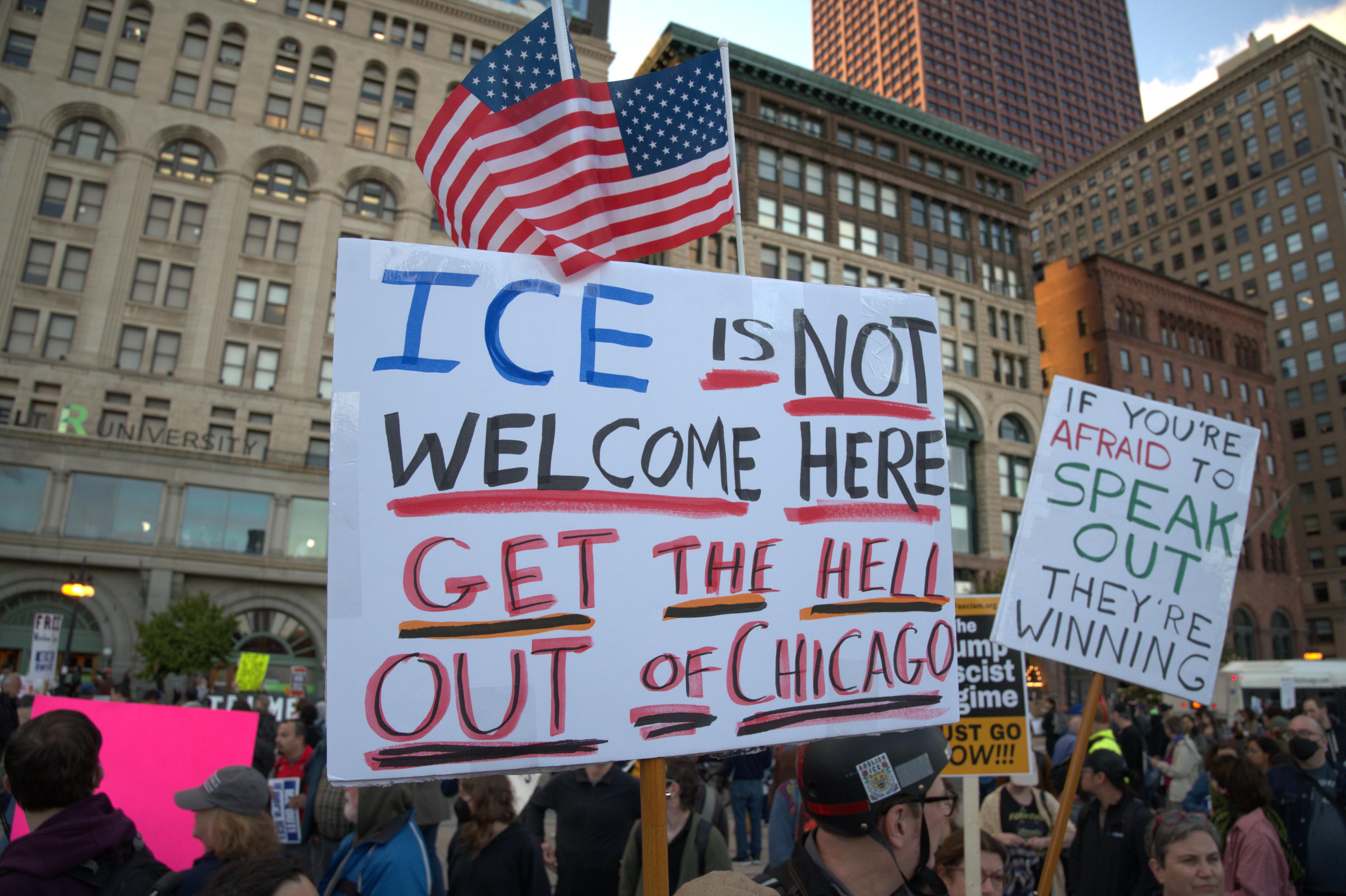 Locals disrupt Trump's deportation blitz in Chicago