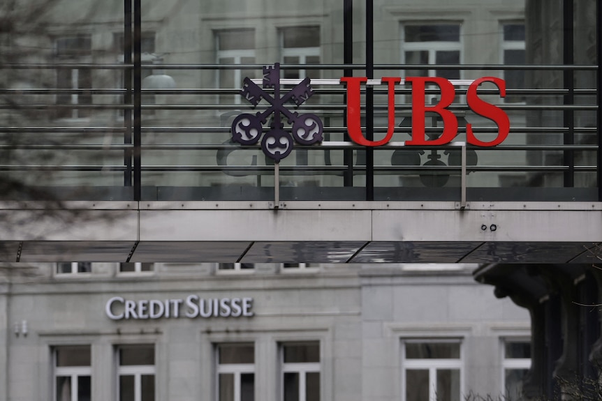 Logos of two Swiss banks.