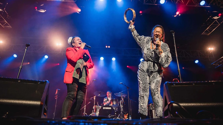 Vika and Linda Bull perform on stage at Bluesfest, Byron Bay, 2022
