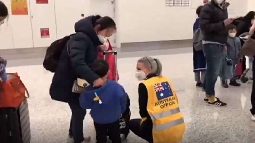 Australians in Wuhan fleeing coronavirus evacuate on flight bound for WA  and then Christmas Island - ABC News