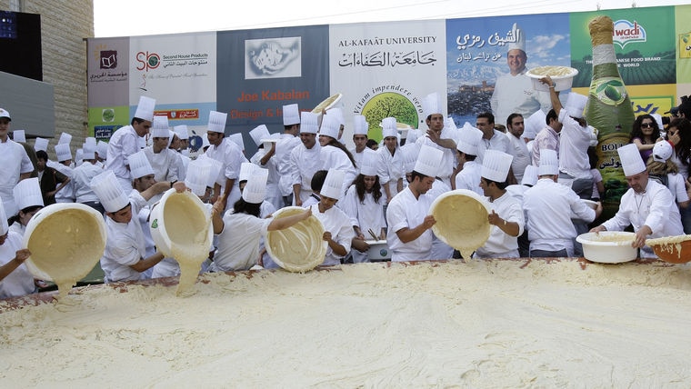 New record: the plate of hummus weighs in at 10,452 kilograms, the size of Lebanon in square kilometers