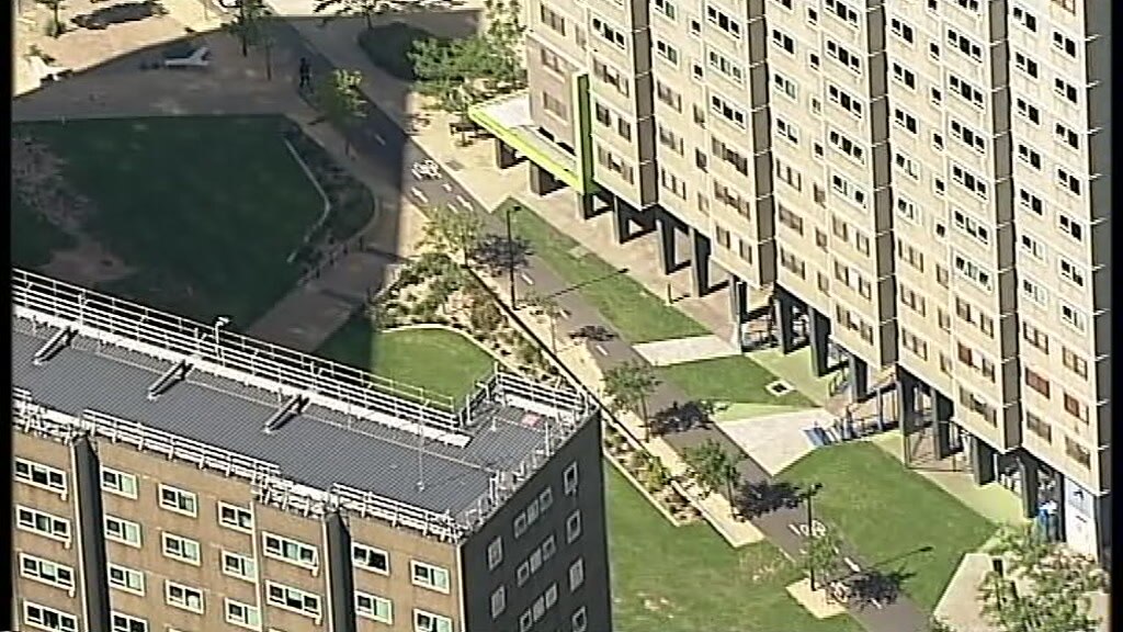 Pair arrested after hunt for armed men in Melbourne's inner north ABC