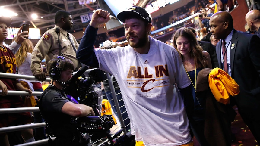 Dellavedova helps Cavs into final