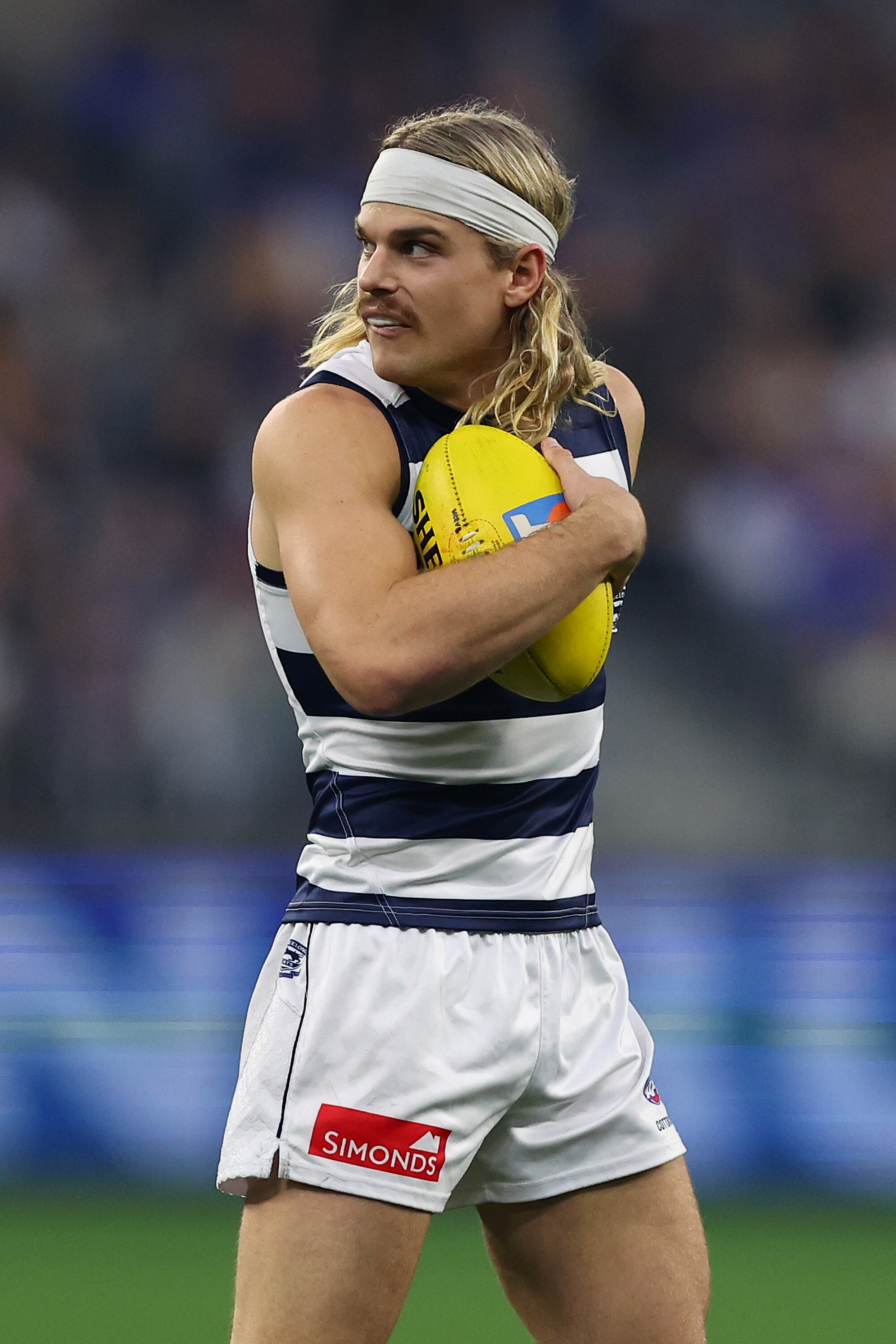 Live: Cats benefit from miraculous bounce in fast start against Saints 