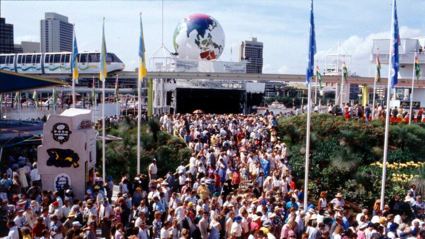 Thousands of people gather at Expo 88