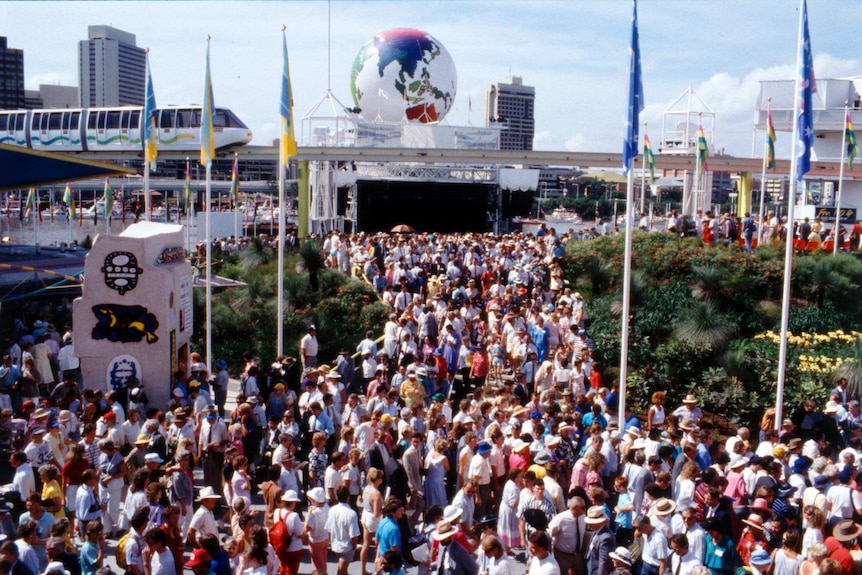 Thousands of people gather at Expo 88