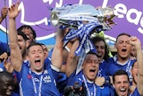 Chelsea players lifts the Premier League trophy.