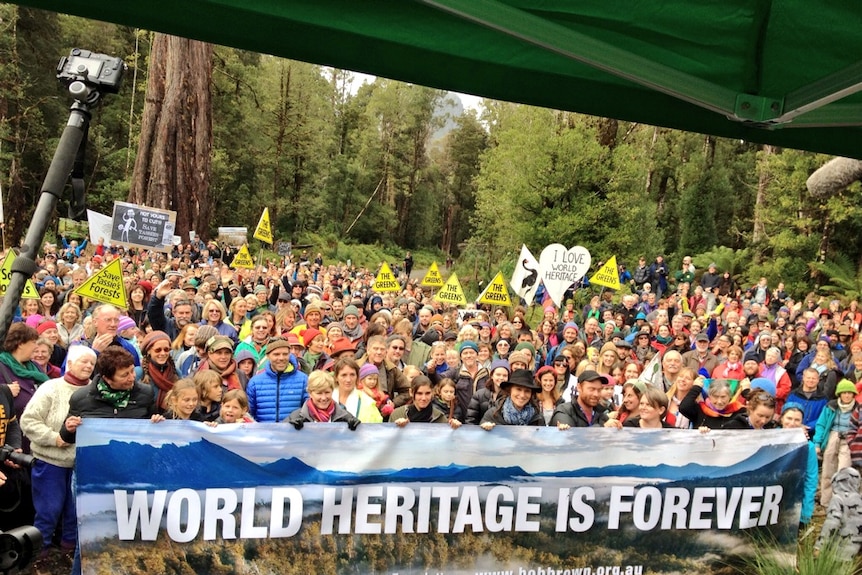 Hundreds rally in Tasmania's Upper Florentine Valley protesting against the Federal Government's plan to delist 74,000 hectares