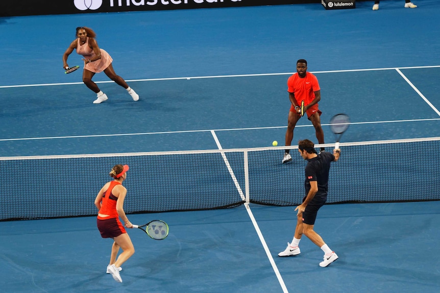 Williams prepares to respond to a backhand from Federer.