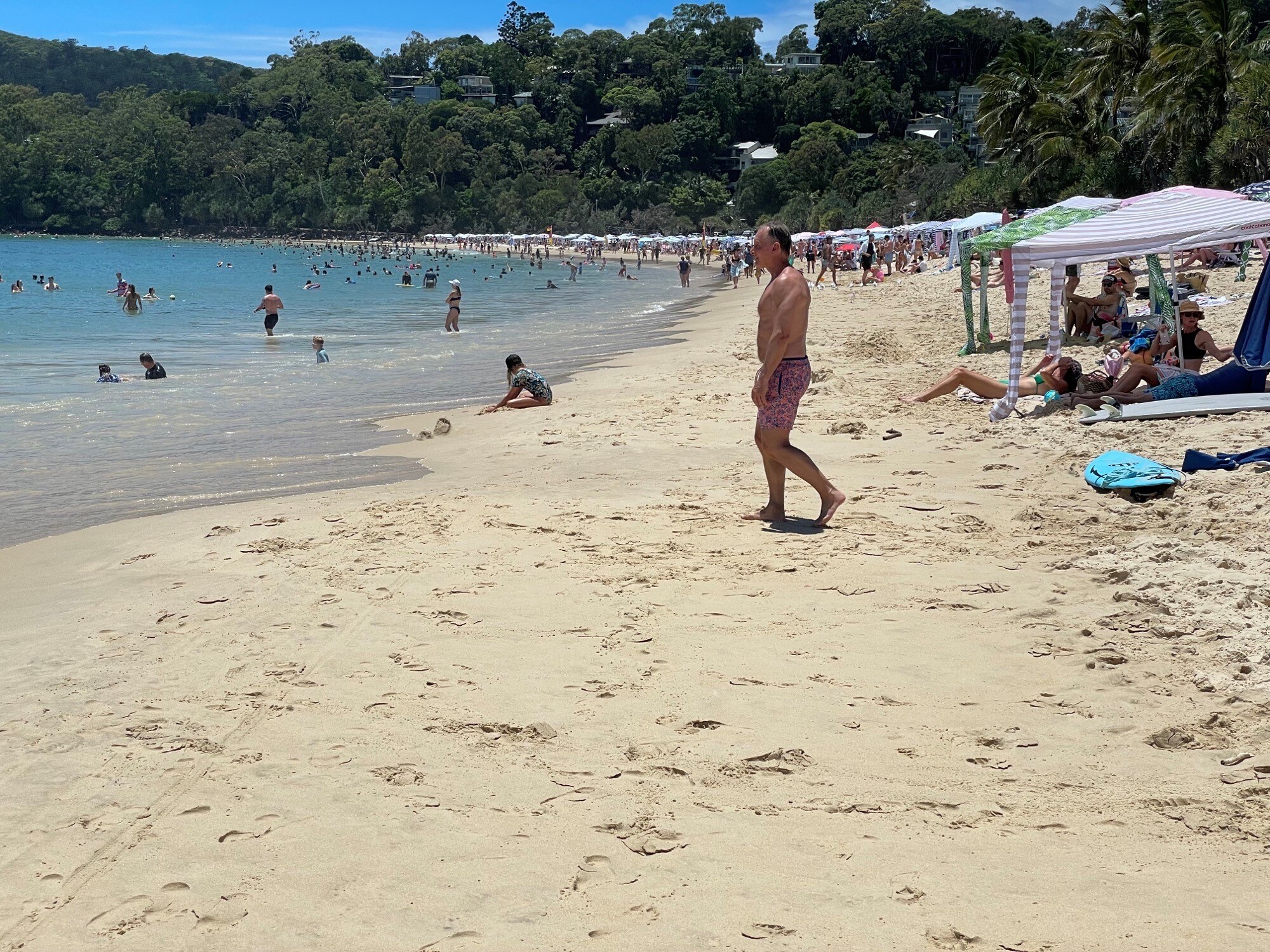 'It isn't sustainable': COVID-19 staff shortages hit Queensland's tourism and hospitality sectors as cases soar