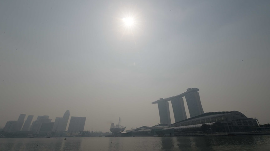 Smog haze blankets Singapore skyline