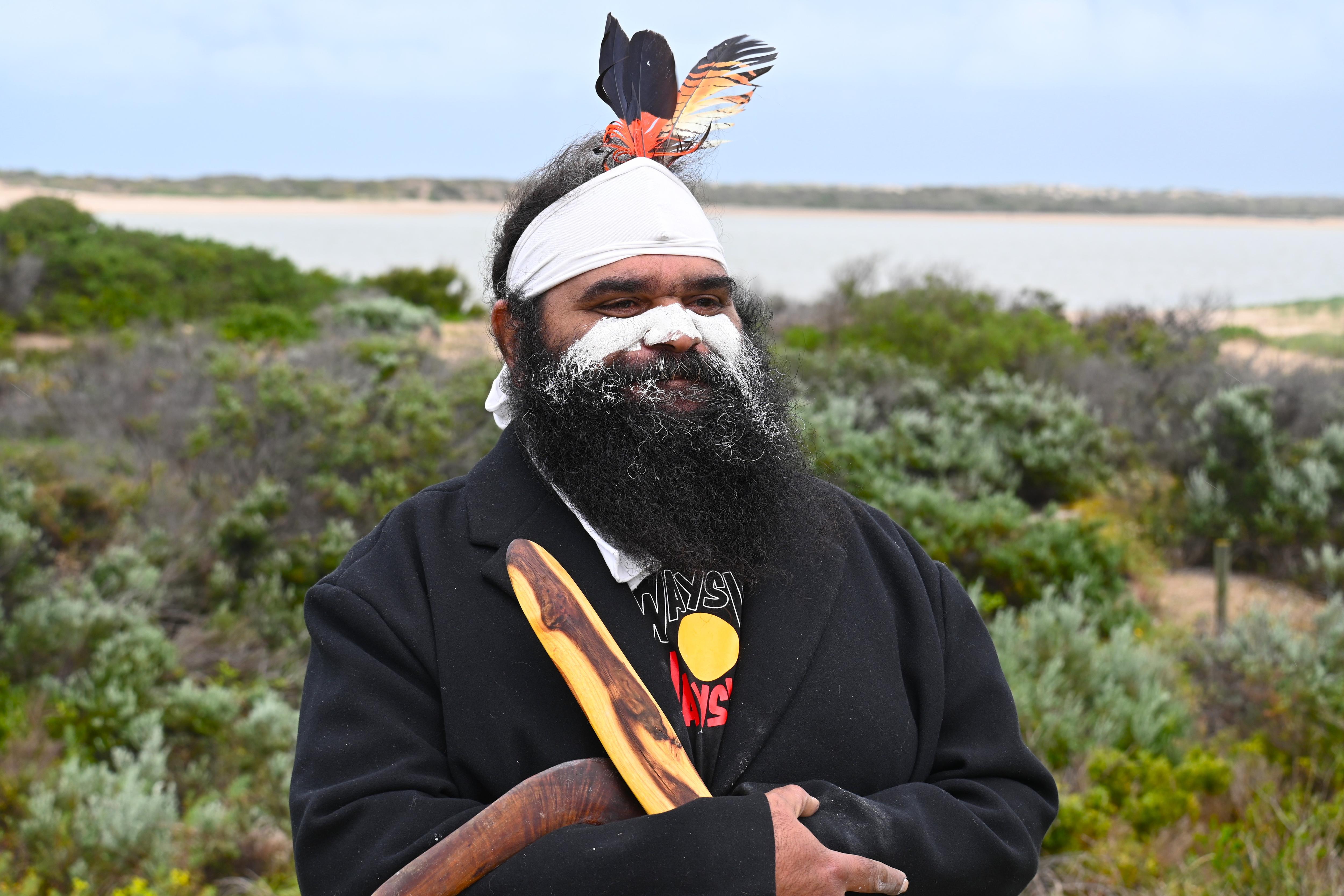 Call to protect nesting birds from the cars on SA's Goolwa Beach