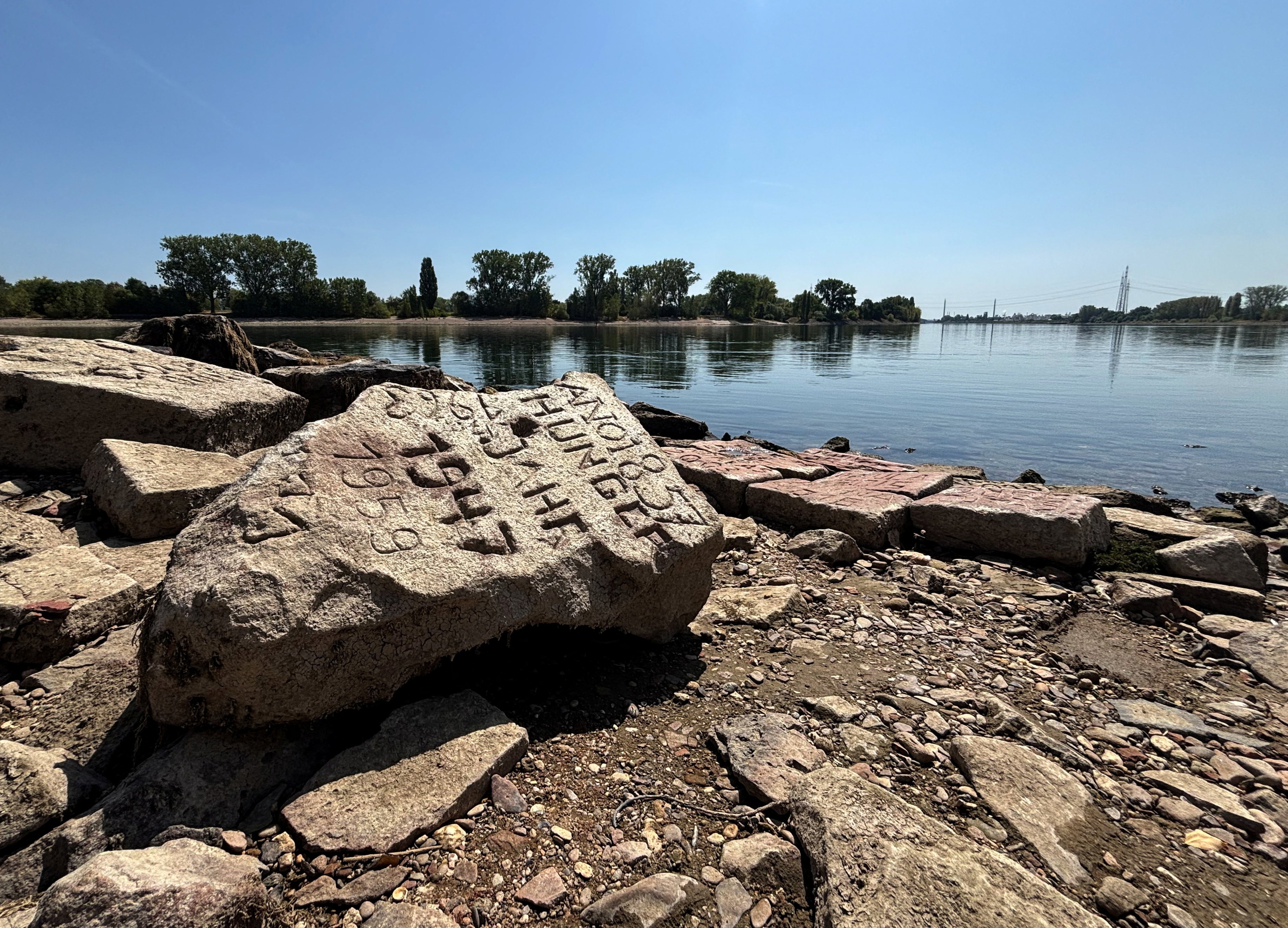 “If you read me, weep”: Prophetic warnings of Europe's hunger stones