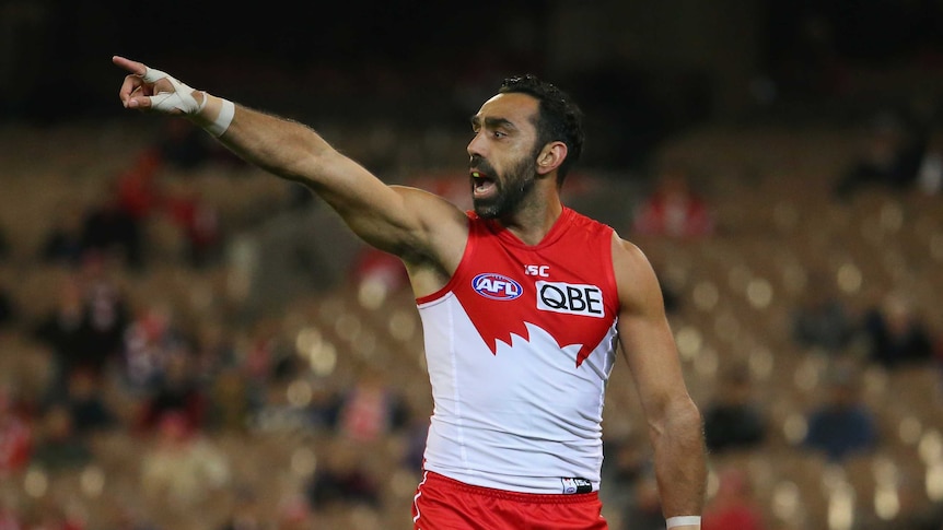 Adam Goodes pointing during an AFL match
