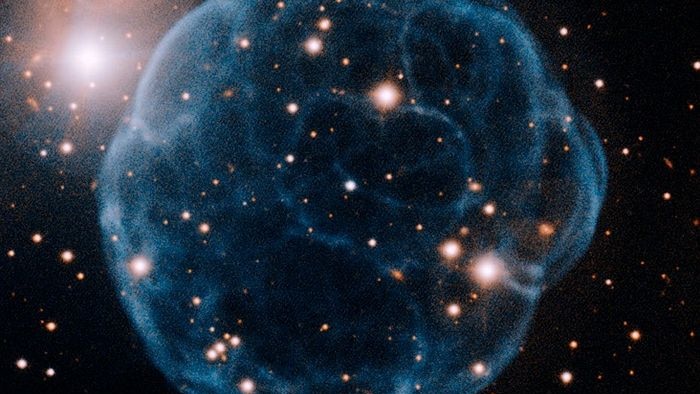 Gemini Observatory image of Kronberger 61 showing the ionised shell of expelled gas resembling a soccer ball.