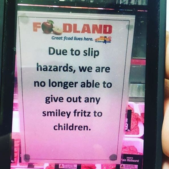 A sign at an SA supermarket advertising that it no longer gives out smiley fritz