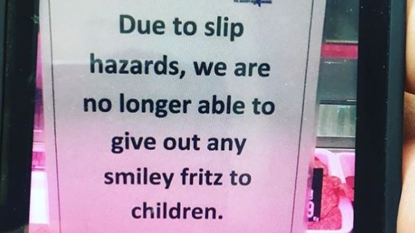A sign at an SA supermarket advertising that it no longer gives out smiley fritz