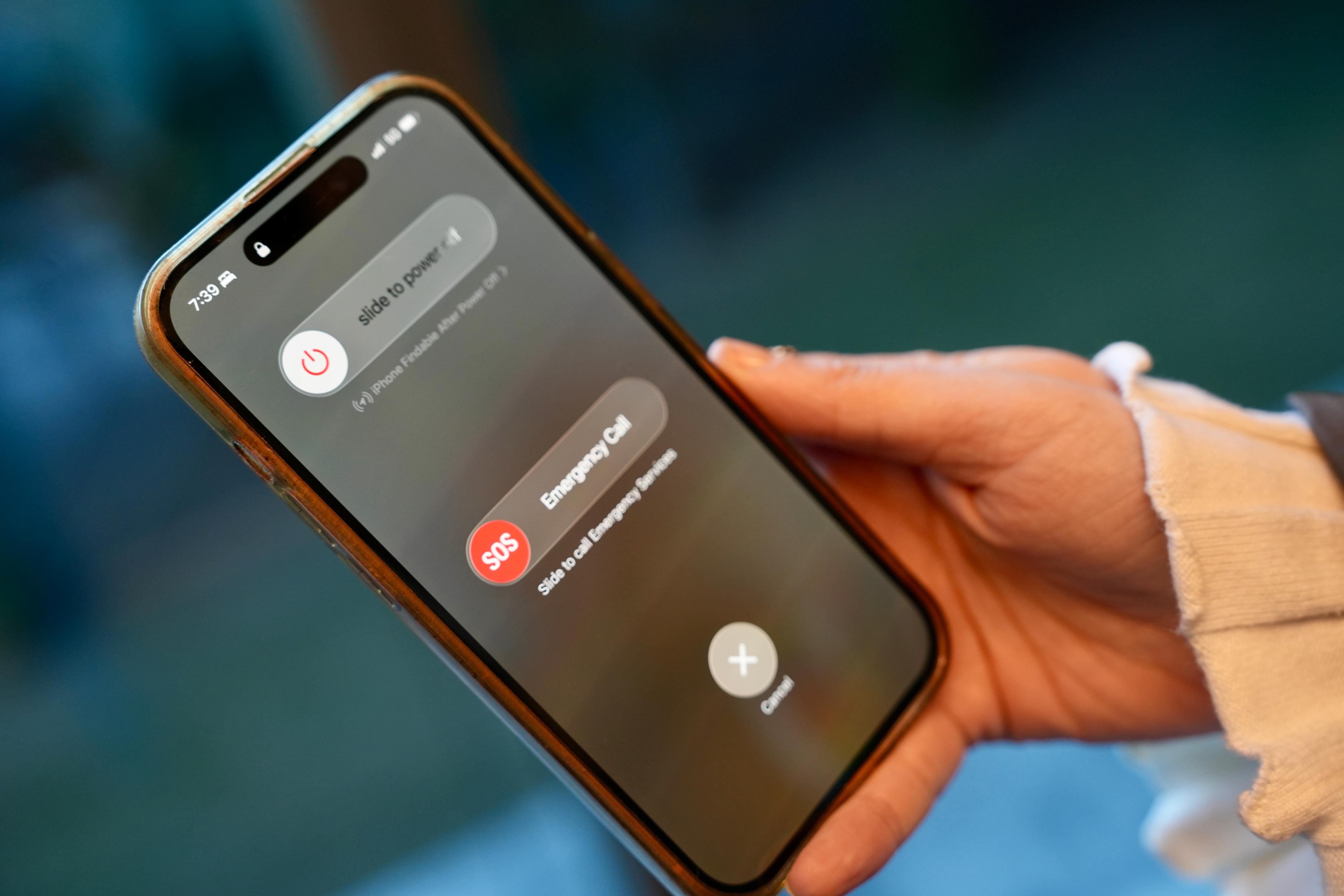 Qld police check on 21 triple-zero callers after Telstra outage
