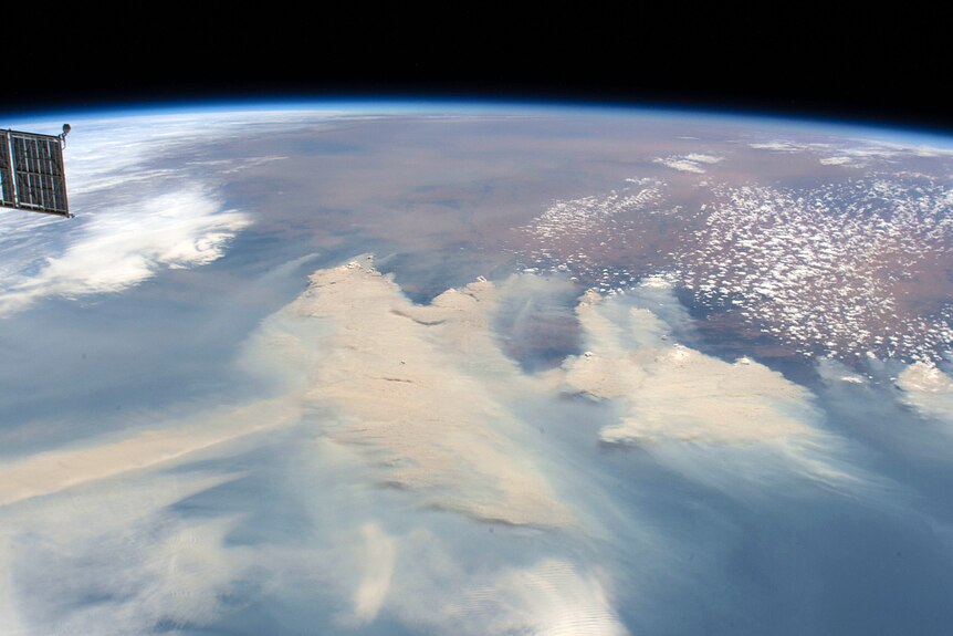 an image from space show the smoke over australia during the black summer bushfires 2019-20