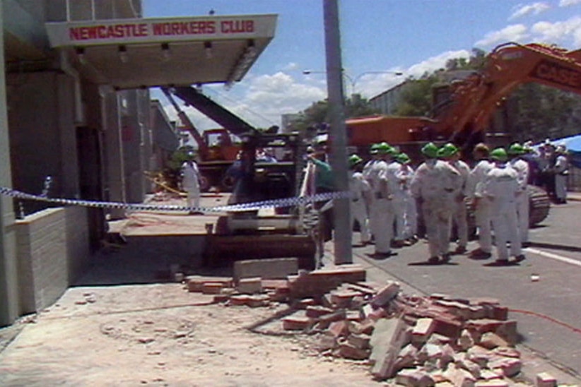 13 people died, 9 of them in the Newcastle Workers Club, that collapsed when the earthquake hit on December 28, 1989.