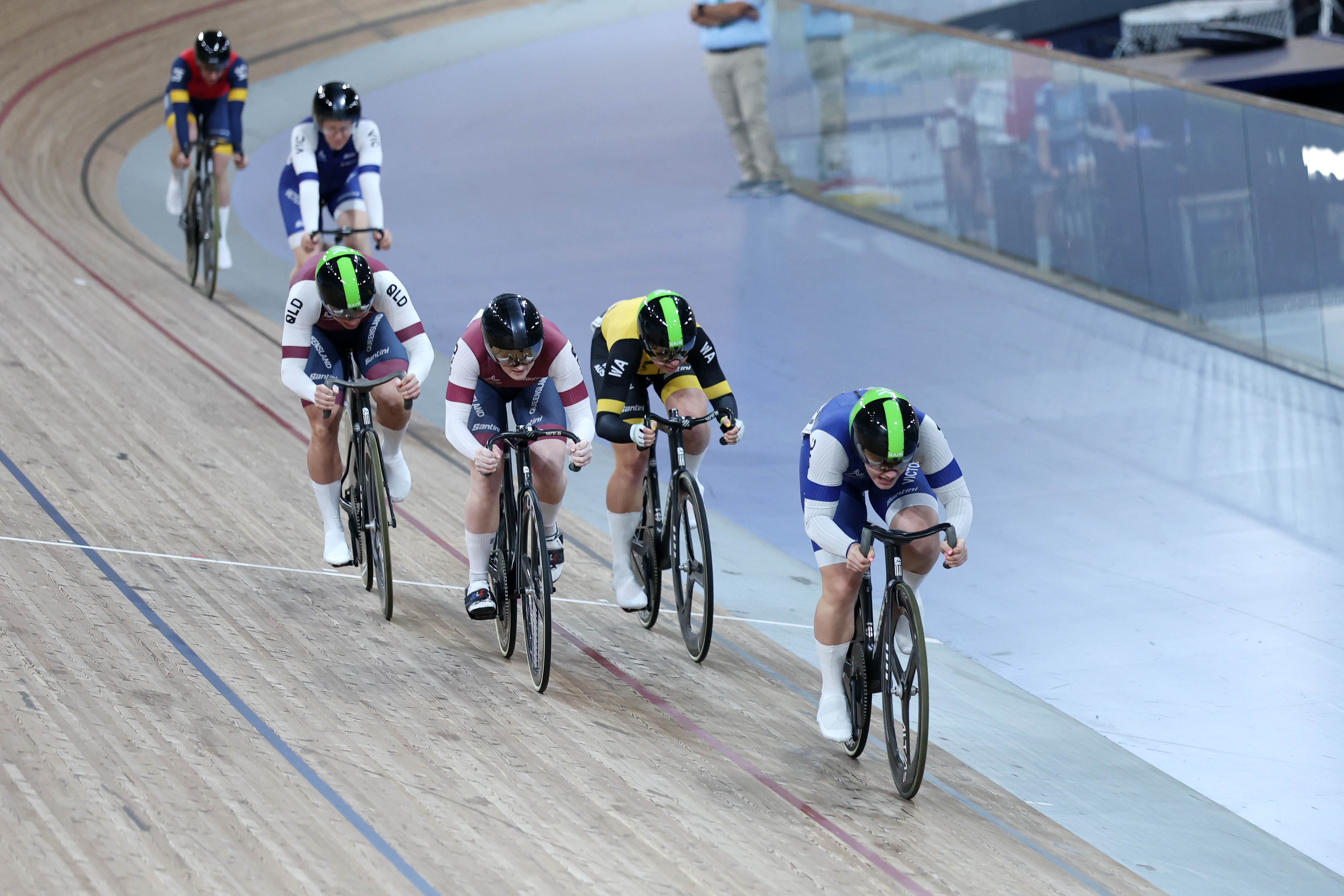 Alessia McCaig leads the keirin field (2)