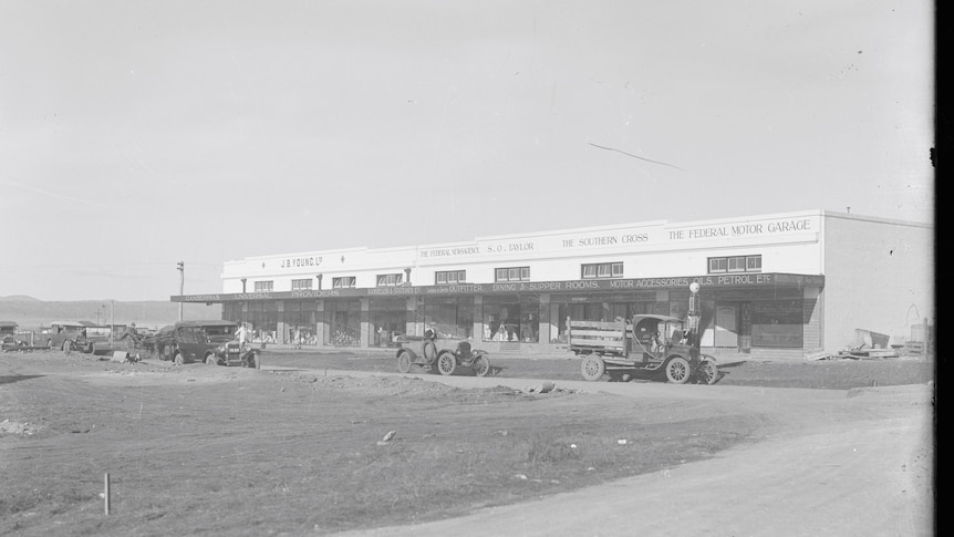 Canberra's first department store opened in Kingston in 1925. 