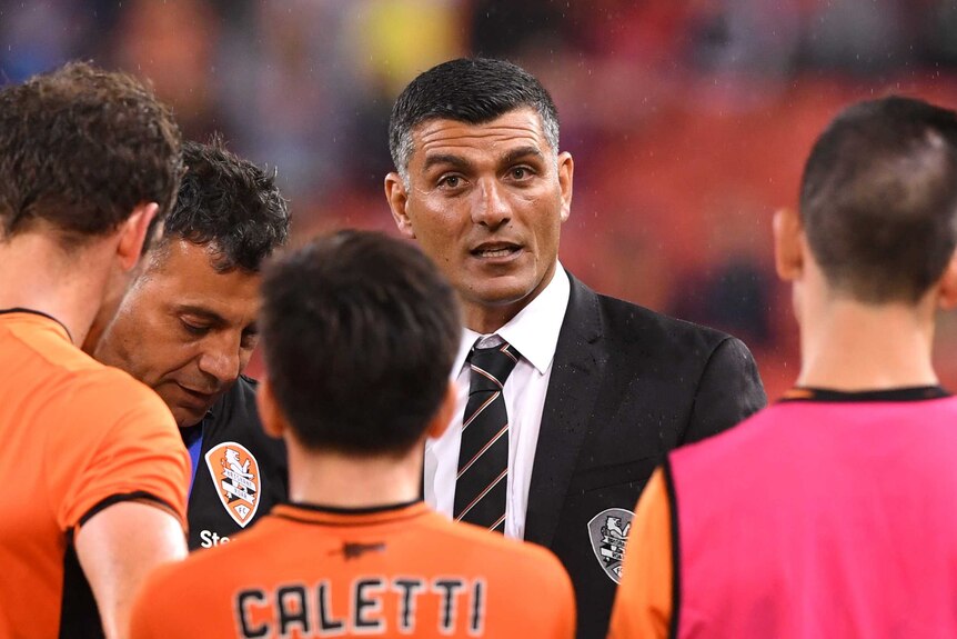 Roar coach John Aloisi talks with his players during the elimination final.
