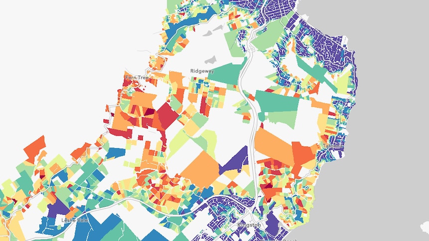 A map of some Hobart suburbs with different coloured shapes according to bushfire risk.