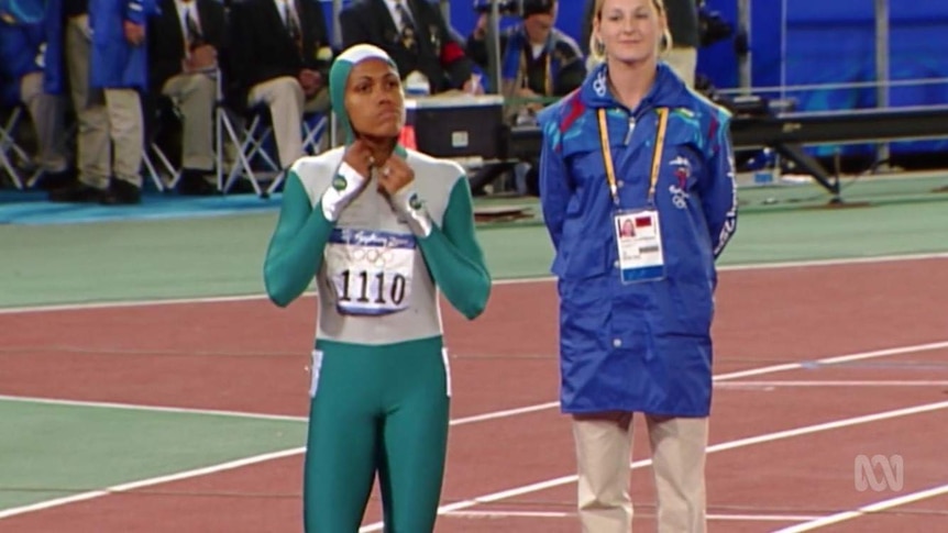 Rachel Delphin standing behind Cathy Freeman before the 400m race at the Sydney Olympics