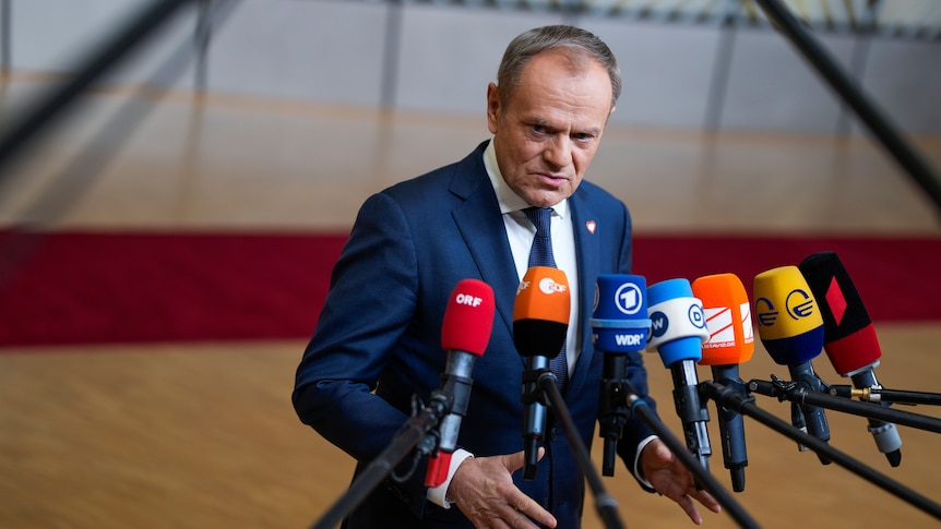 Le nouveau Premier ministre polonais Donald Tusk s’apprête à libérer les médias d’État du contrôle politique du précédent gouvernement
