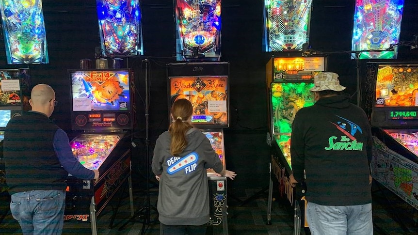 Female pinball players working together to make the hobby more welcoming  for women - ABC News