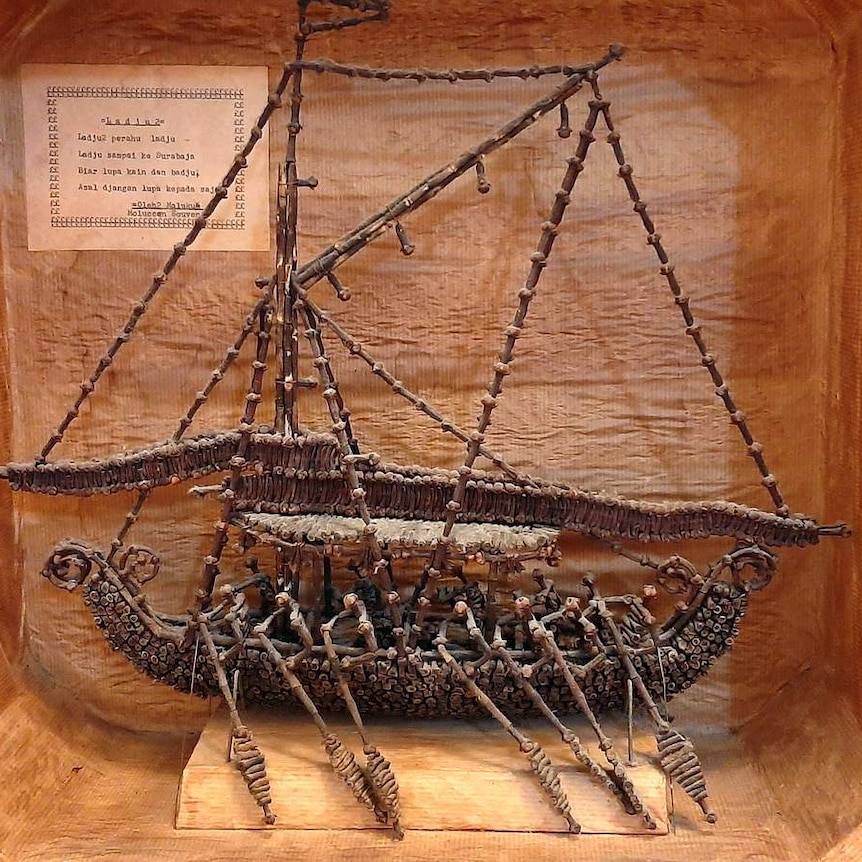 A sailing boat made of cloves being rowed by clove figures.