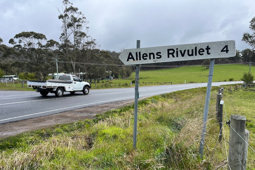Ute drives past road sign directing to Allens Rivulet.