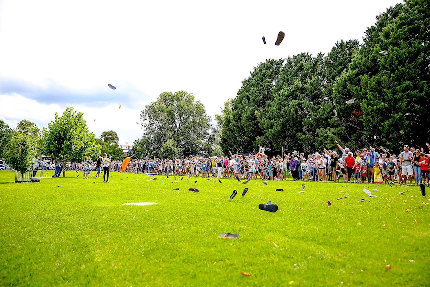 Thong throwing record attempt in action