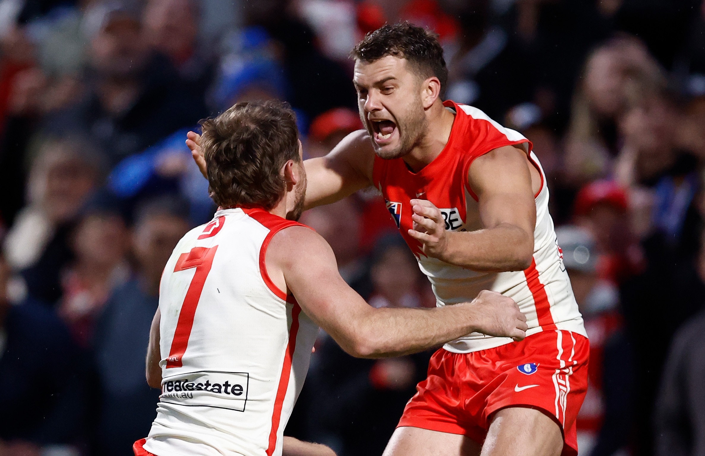 Live: Swans take care of Suns at Norwood before Hawks-Bulldogs blockbuster