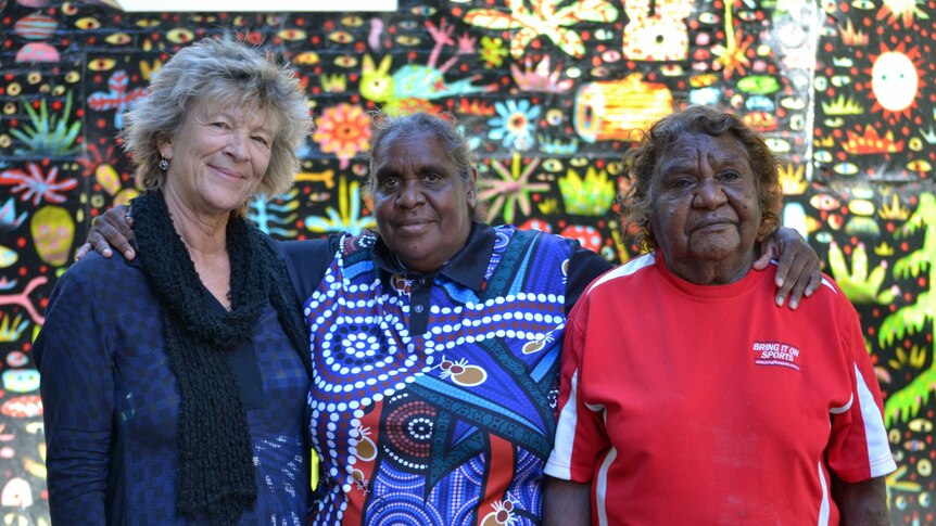 Linguist Jenny Green (l) accompanied Anmatyerr women April Campbell and elder Clarrie Nagamara (r).