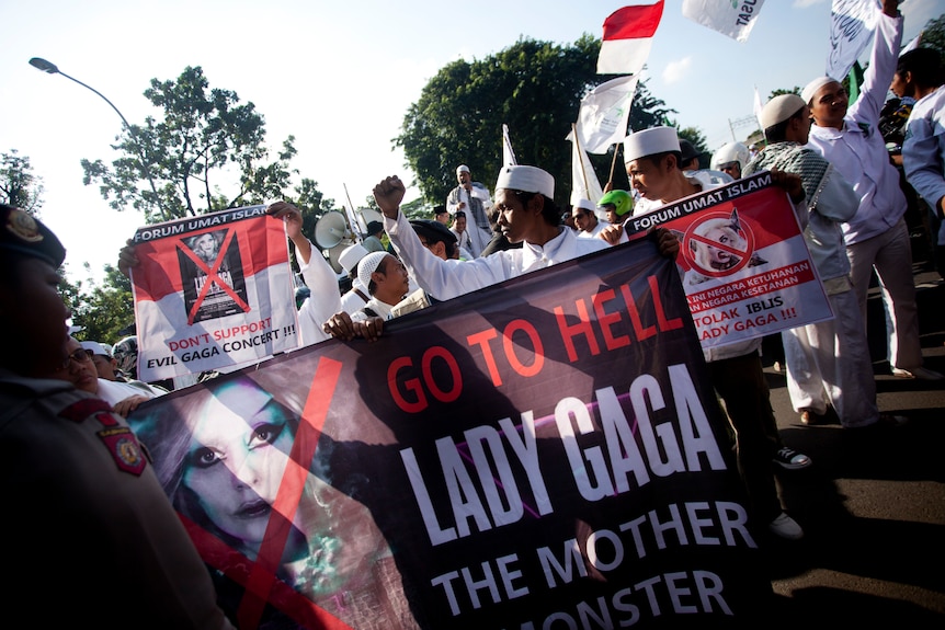 Indonesian Islamic hardliners chant 'go to hell Lady Gaga'