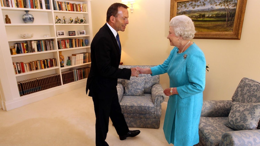 The Queen meets Tony Abbott at Government House in Canberra. (AAP: Lyndon Mechielsen)