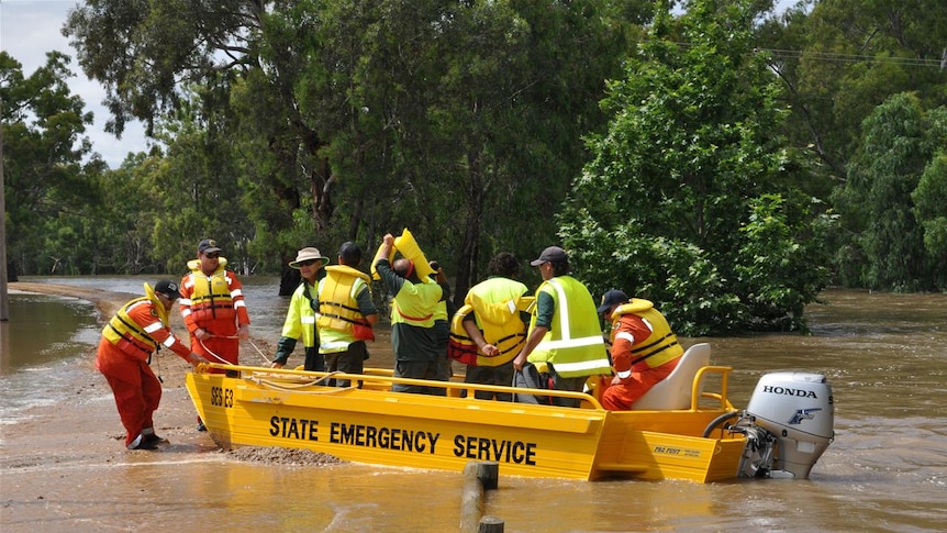 Wagga council workers change shift at the Murrumbidgee River.