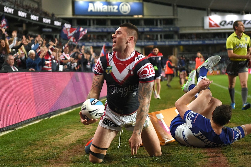 Shaun Kenny-Dowall scores in the Roosters' semi-final against the Bulldogs