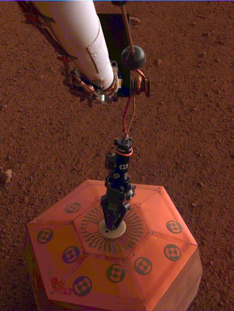 Mars InSight's seismometer