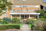 The front entrance and sign of Box Hill Hospital.